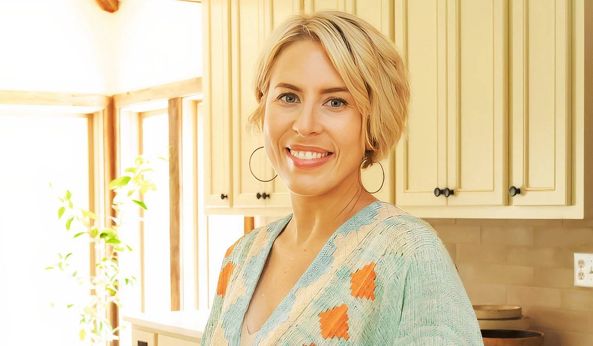 green emerald velvet dress Erin Napier's Velvet Dress Looks Like These Under-$50 Amazon Styles