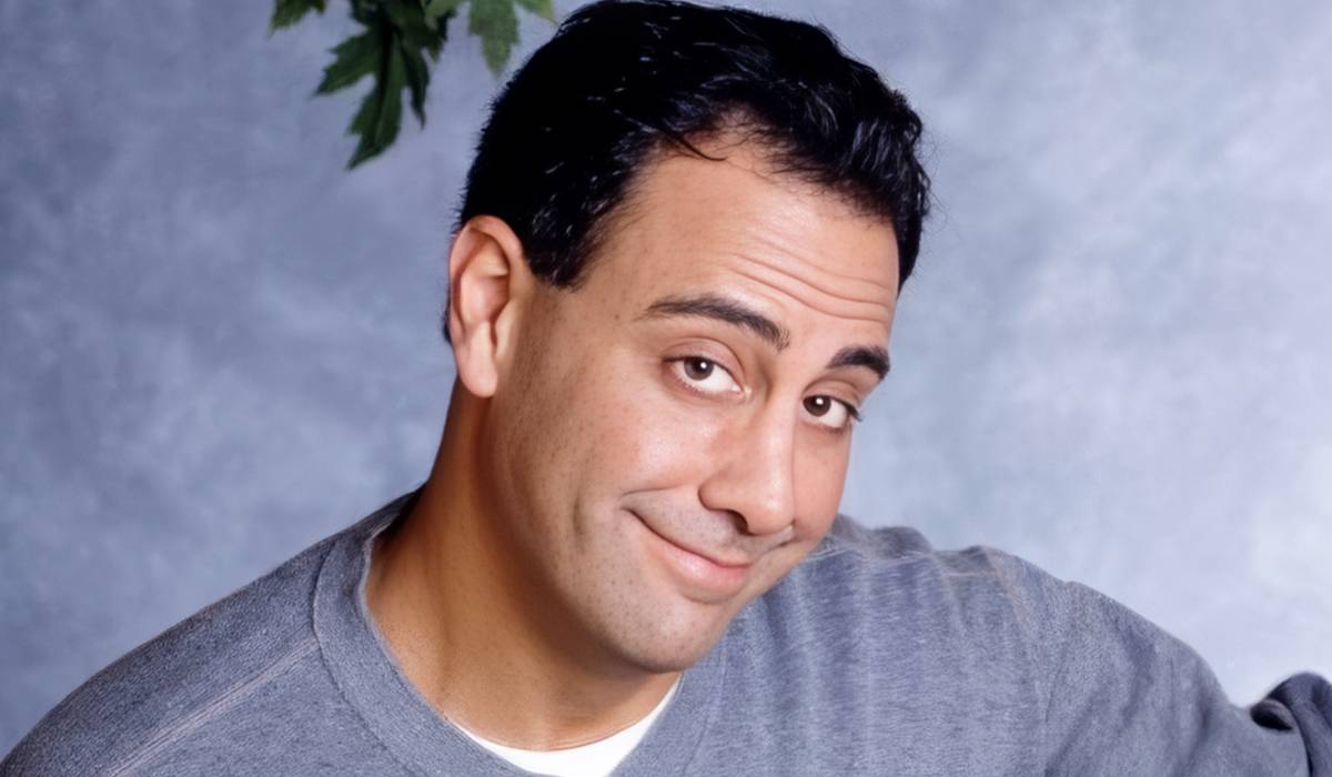 The Real Reason 'Everybody Loves Raymond' Cut Ray's Brother From That Season Premiere
