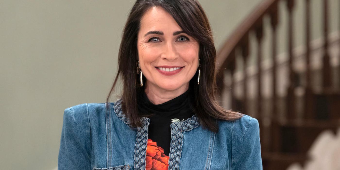 Rena Sofer's Lois returns to Port Charles on ABC's General Hospital.