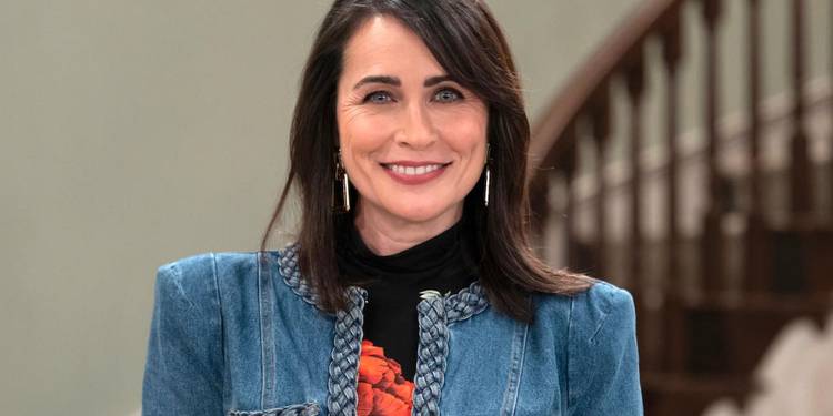 Rena Sofer's Lois returns to Port Charles on ABC's General Hospital.