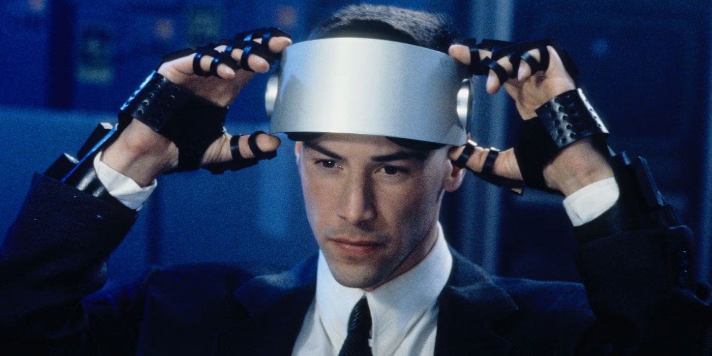 Keanu Reeves wearing a silver head band of metal in 'Johnny Mnemonic'.