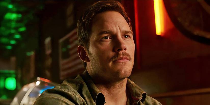 Chris Pratt as Owen Grady sitting in a booth in Jurassic World: Fallen Kingdom
