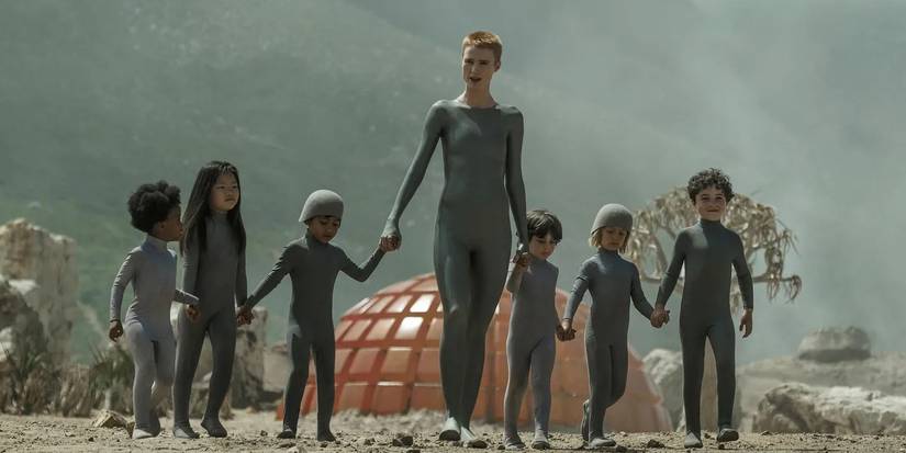 Amanda Collin as Mother with her children in Raised By Wolves.