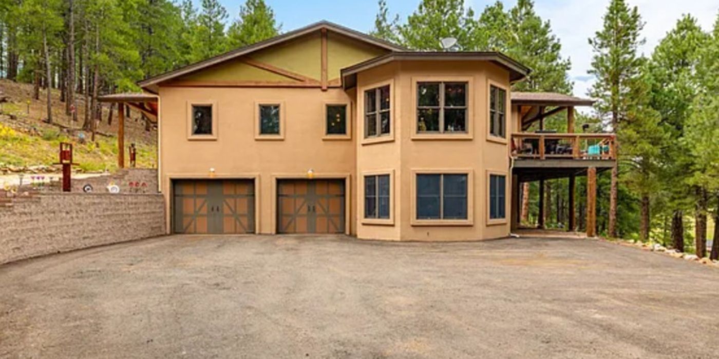 Inside the Wildly Decorated 'Sister Wives' Mansion Where Kissing Horses ...