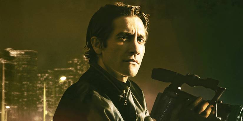 Jake Gyllenhaal holding a camera and looking to his right in Nightcrawler.