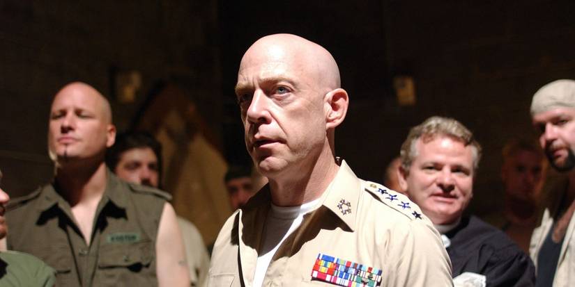 J..K. Simmons kā Vernons Šillingers, valkājot formas tērpu Ozā.