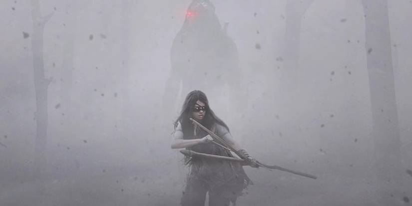 Amber Midthunder as Naru with Predator behind in the smoke 'Prey'