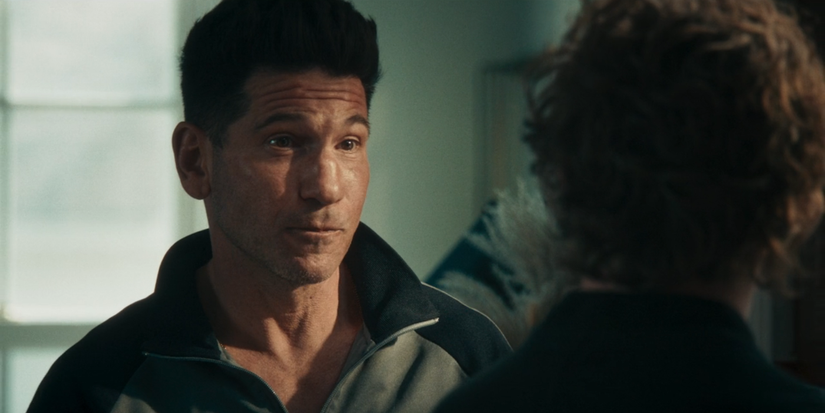 Jon Bernthal como Mikey Berzatto en la cuarta temporada de 'El Oso'