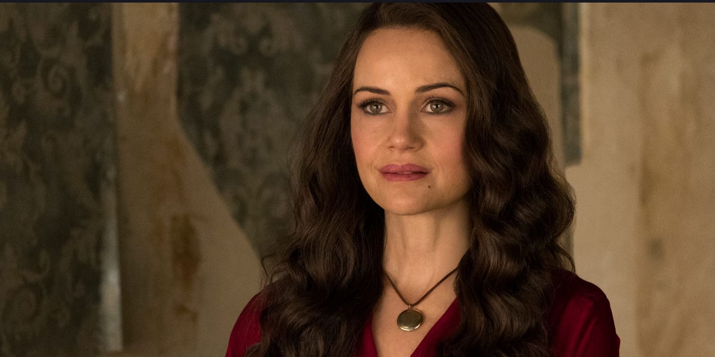 Carla Gugino as Olivia Crain in The Haunting of Hill House