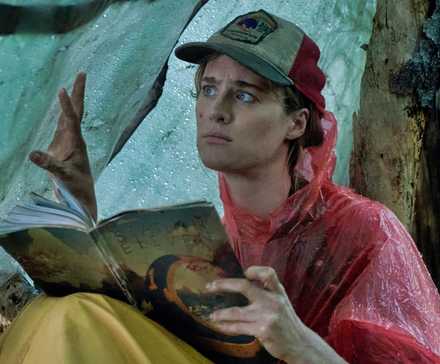 MacKenzie Davis reading the Station Eleven comic book