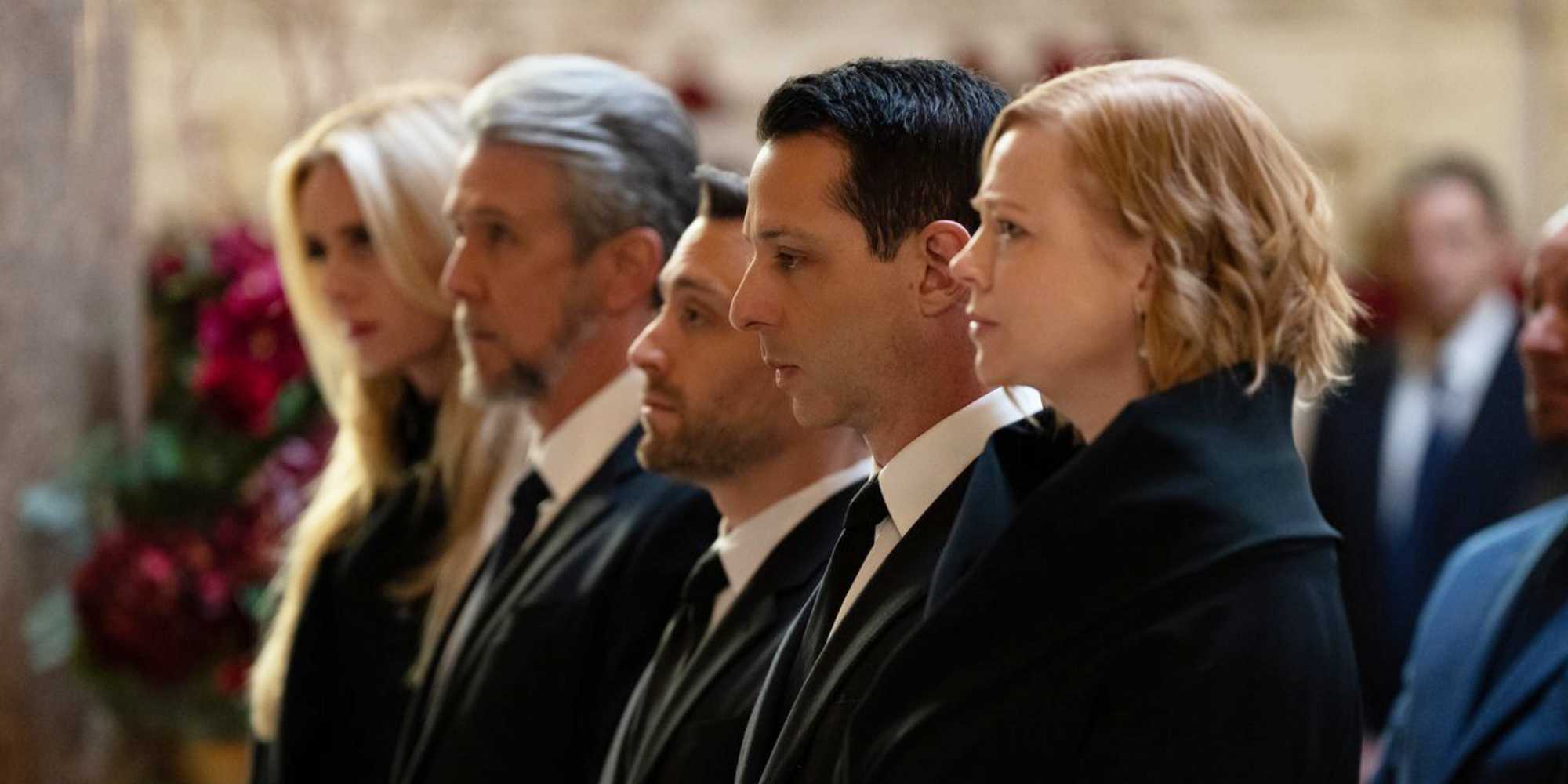 Elenco de Succession em cena de igreja