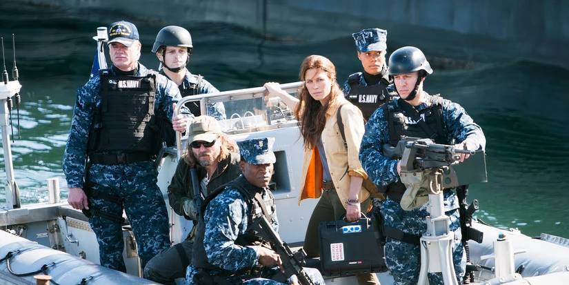 Elenco de The Last Ship em barco