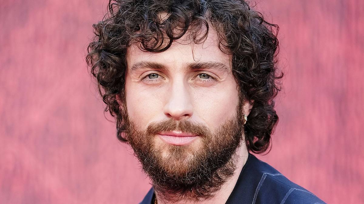 Aaron Taylor-Johnson Unleashes Inner Beast: From Vampires to Werewolves in 'Nosferatu' Set!