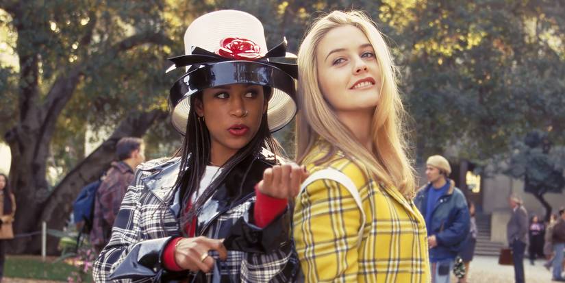Dionne and Cher posing on the yard in Clueless.