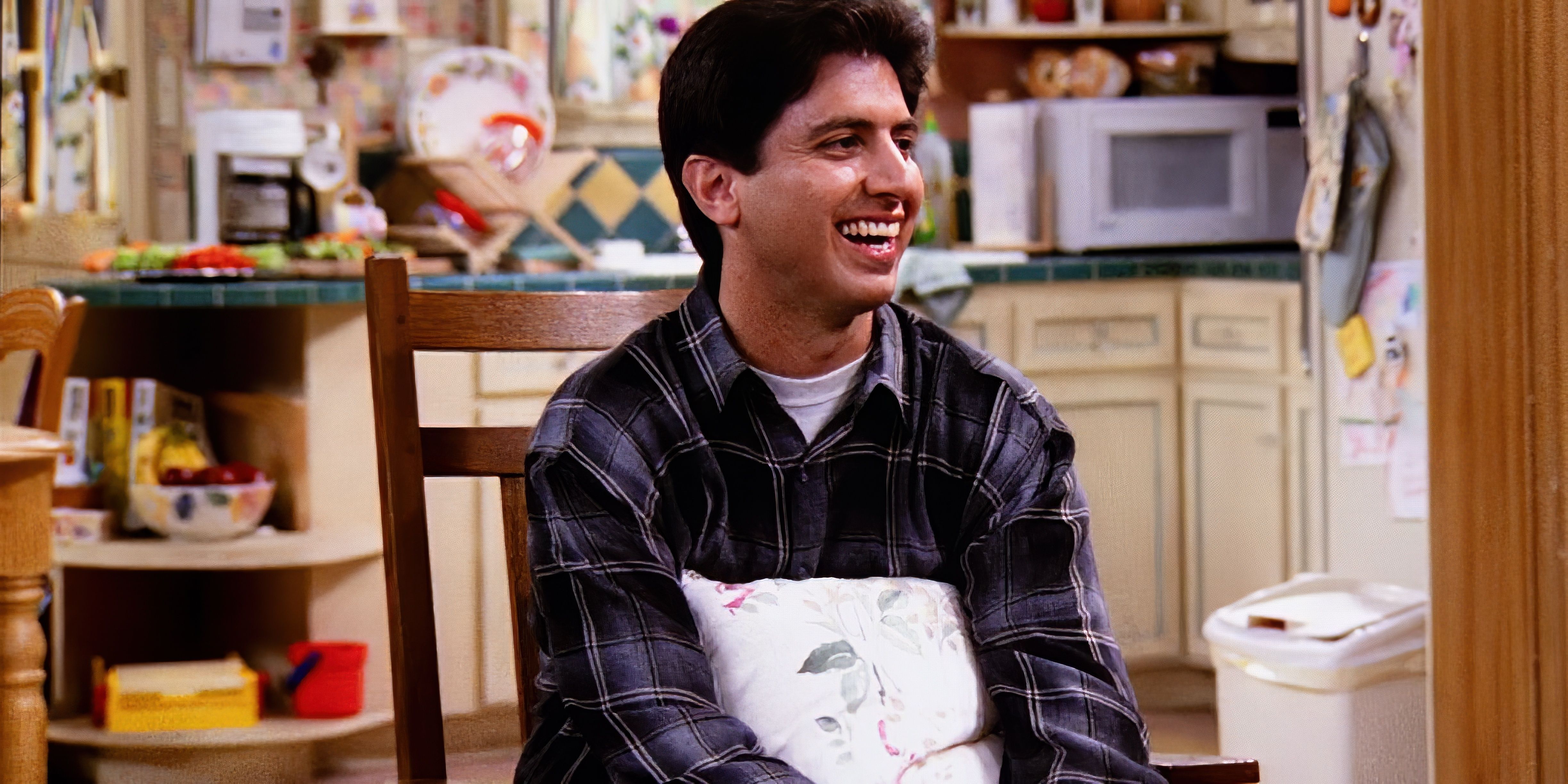 Ray Romano smiling in Everybody Loves Raymond