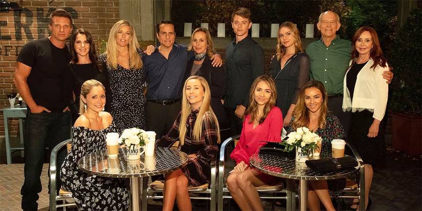 The Cast of General Hospital standing together.