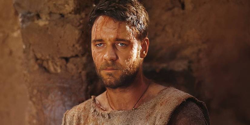 Russell Crowe looking upset in a tunic in Gladiator