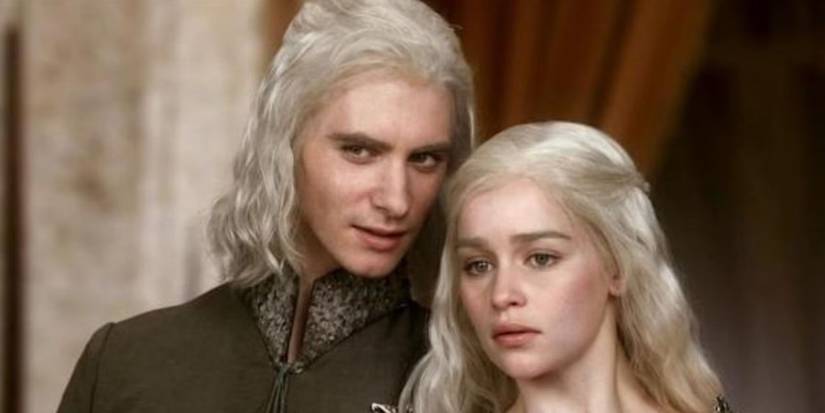 Viserys (Harry Lloyd) whispering to Daenerys (Emilia Clarke) in Game of Thrones