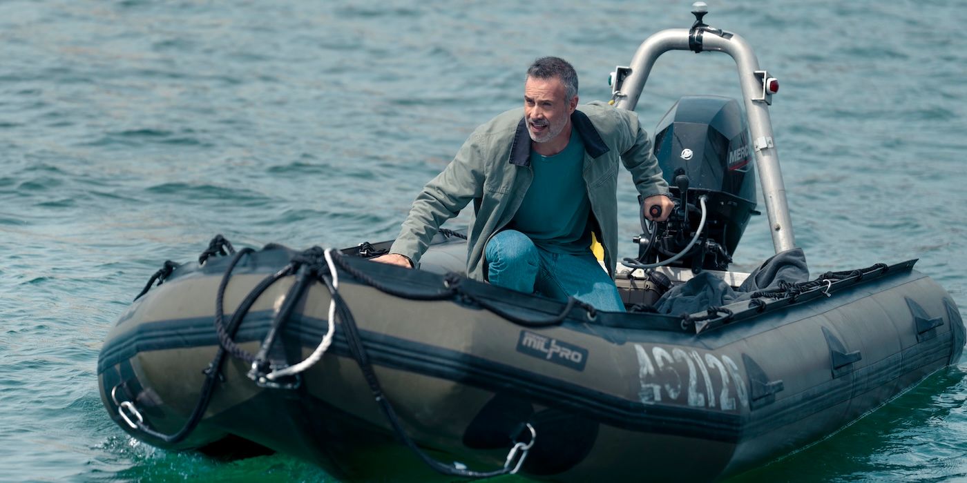 Freddie Prinze Jr. as Ray Bronson riding on a boat in I Know What You Did Last Summer 2025