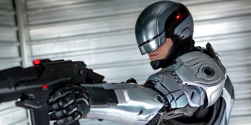 Robocop aims his weapon in the remake
