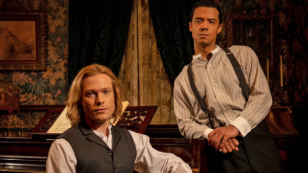 Sam Reid as Lestat and Jacob Anderson as Louis in Interview with the Vampire.