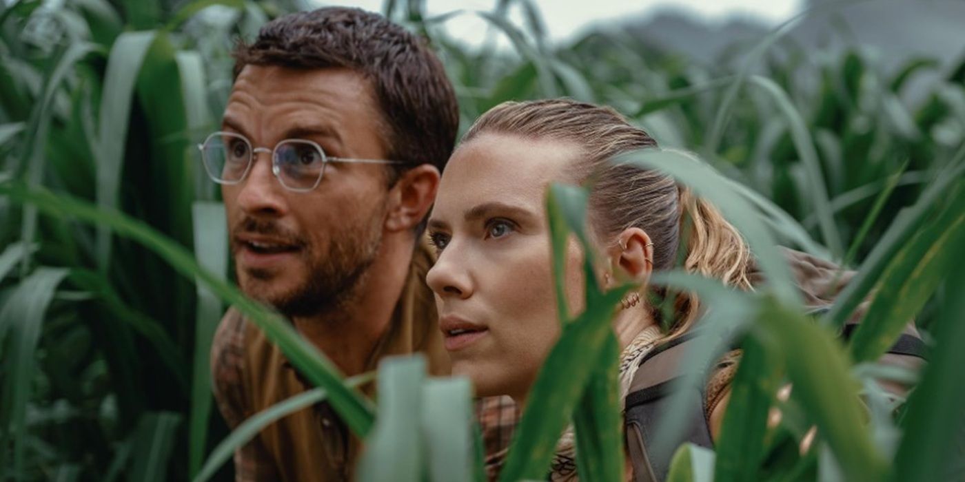 Jonathan Bailey and Scarlett Johansson in Jurassic World: Rebirth 