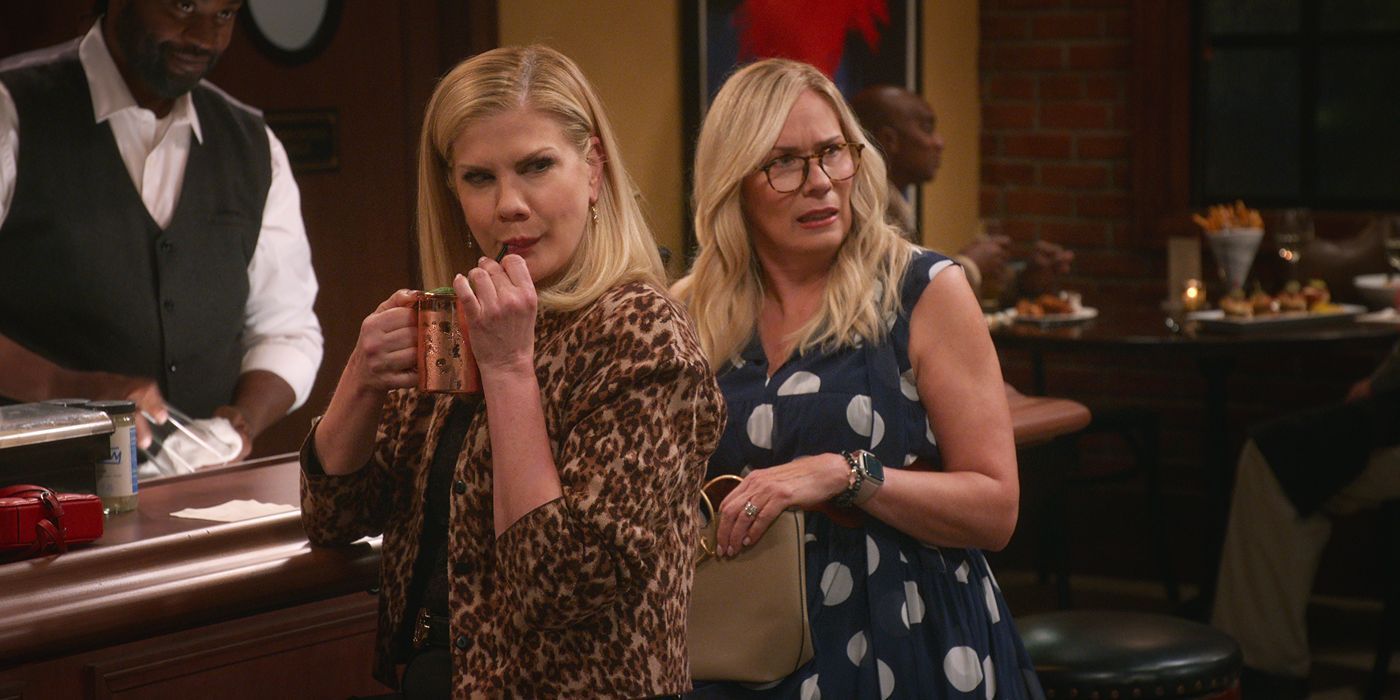 Leanne Morgan and Kristen Johnson as Carol sitting in a bar in Netflix's Leanne.