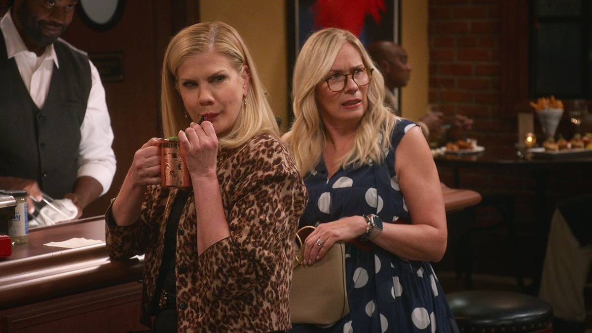 Leanne' Review: Leanne Morgan and Chuck Lorre's Charming, Relatable Netflix  Sitcom Will Have You Laughing Out Loud, image size:1200x675