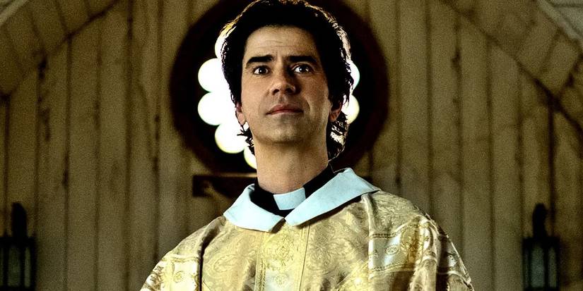 Hamish Linklater sebagai Pastor Paul dalam 'Midnight Mass'
