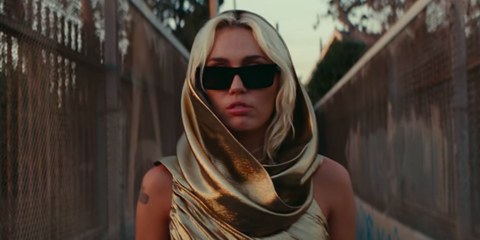 miley-cyrus-flowers