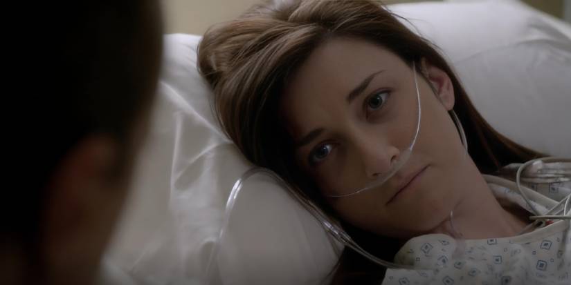 Delilah Fielding (Margo Harshman) in the hospital after a bombing in NCIS