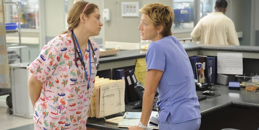 Zoey (Merritt Wever) & Jackie (Edie Falco) talk at a desk in the ER in 'Nurse Jackie'