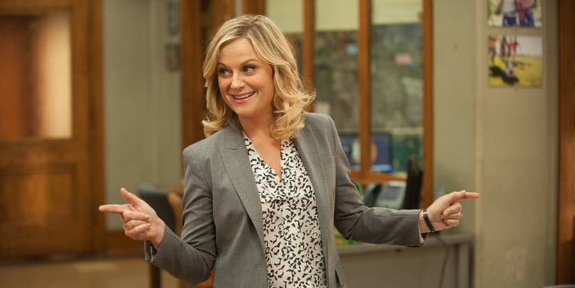 Amy Poeher as Leslie Knope pointing on 'Parks and Recreation.' 