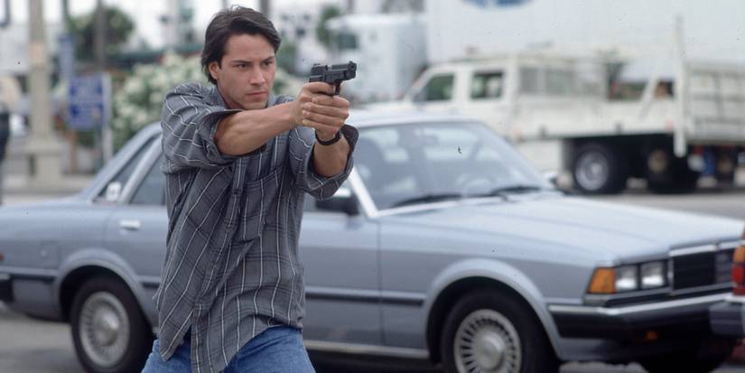 Keanu Reeves pointing a gun in Point Break