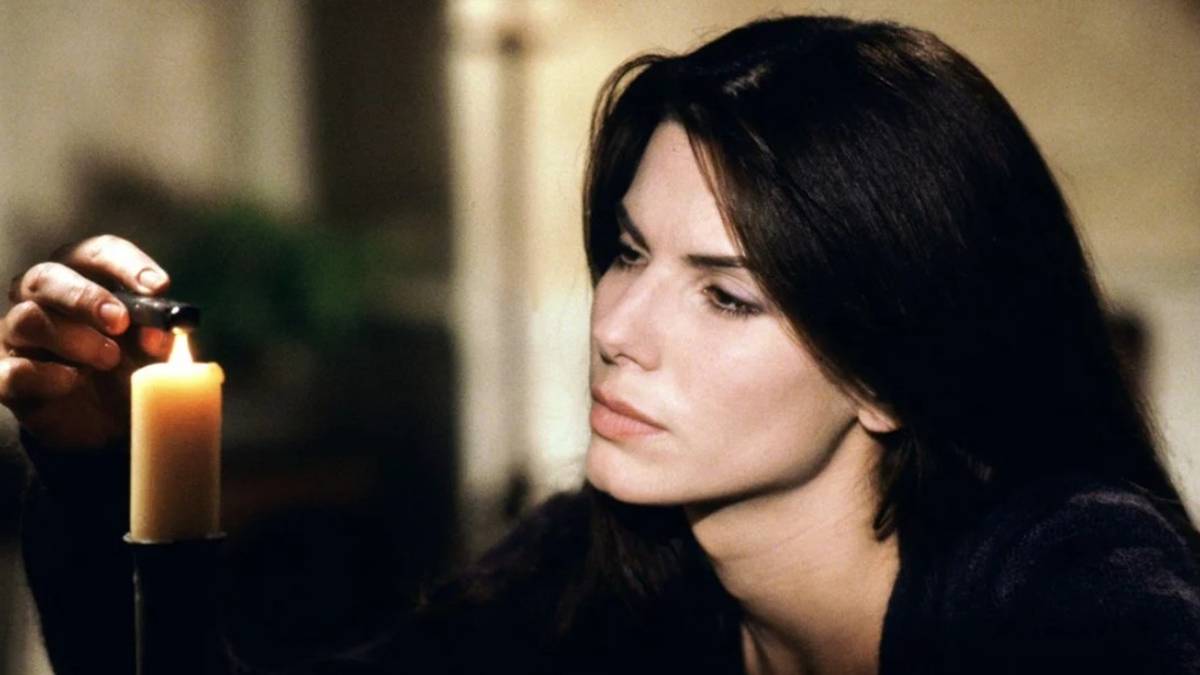 does sandra bullock smoke cigarettes in real life Director Paul Feig's Buddy-Cop Comedy With & Melissa McCarthy Now Called 'The Heat' 27 Years Later, Sandra Bullock's