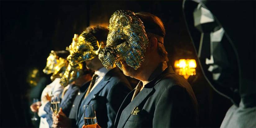 Para VIP berdiri bersama dengan topeng mereka di Squid Game Musim 3.