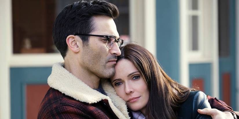 Elizabeth Tulloch and Tyler Hoechlin embracing in Superman & Lois.