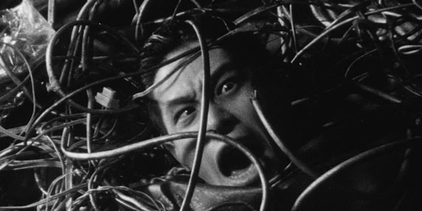 A man covered in wires and/or metal in Tetsuo: The Iron Man (1989)