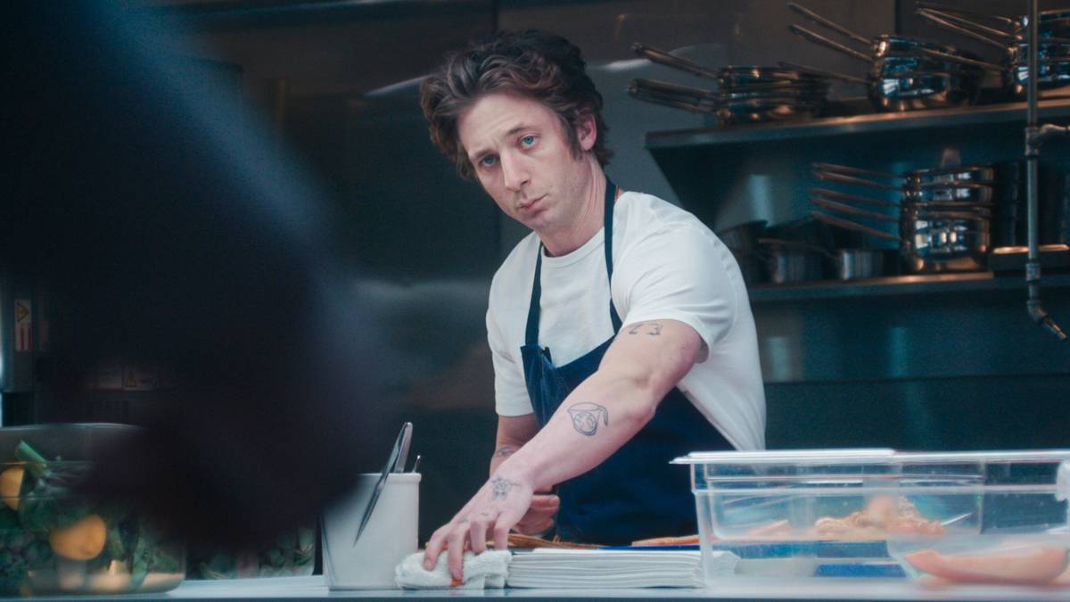 Carmy (Jeremy Allen White) watching Sydney cook better than him in The Bear.