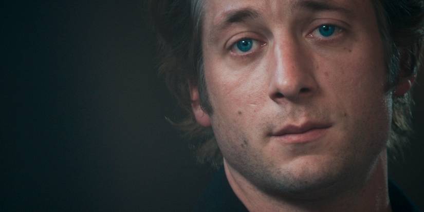 Jeremy Allen White stares ahead with a blank expression in The Bear Season 4, Episode 9.
