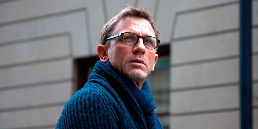 Daniel Craig wears a sweater and glasses in The Girl with the Dragon Tattoo.