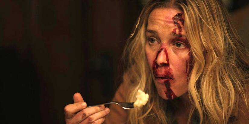 Summer Higgins (Piper Perabo) with a bloody face eating food in 'Yellowstone'.