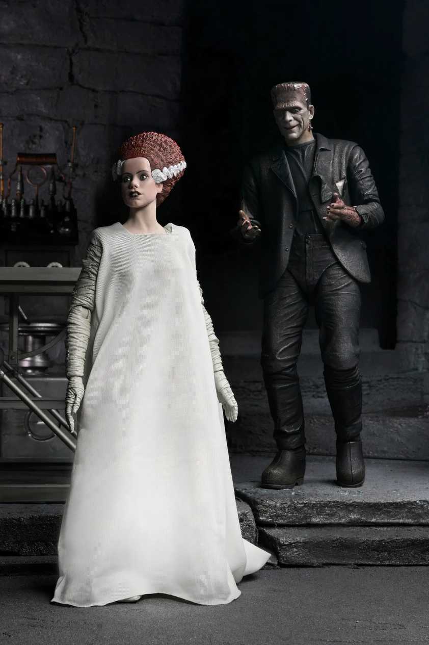 Gothic Universal Monster Horror Couple Unleashes Haunting New Collectible for Spooky Season Gothic Universal Monster Horror Couple Unleashes Haunting New Collectible for Spooky Season