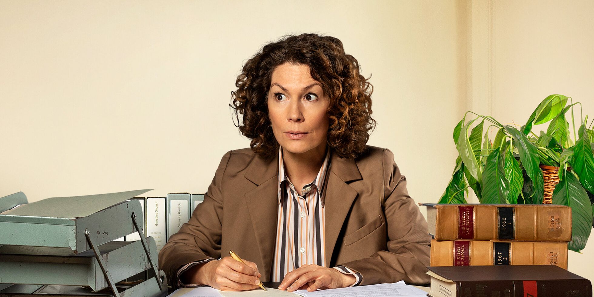 This Ridiculous 96% RT 3-Part Sitcom Is Officially the Perfect Weekend Binge