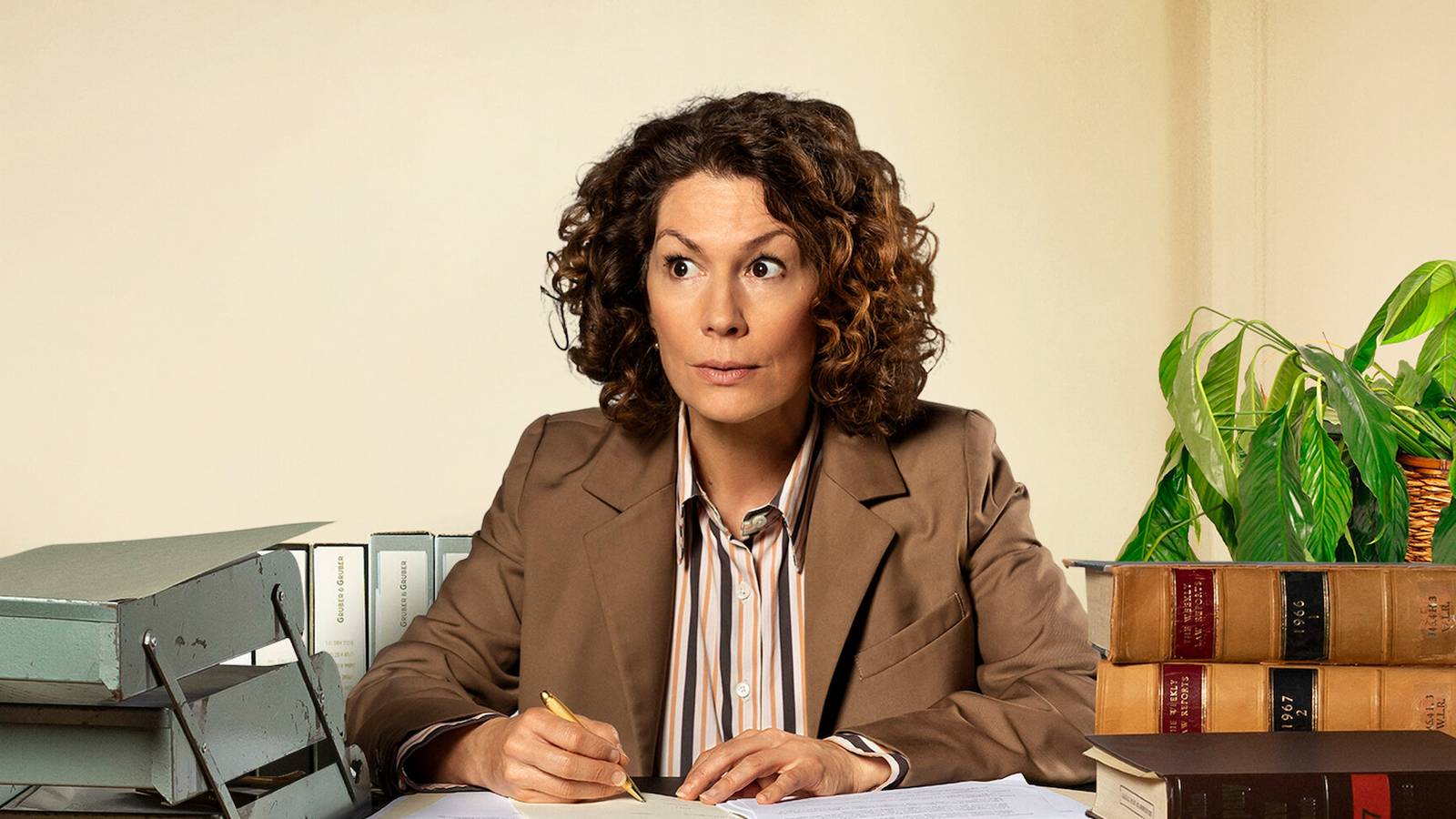 This Ridiculous 96% RT 3-Part Sitcom Is Officially the Perfect Weekend Binge