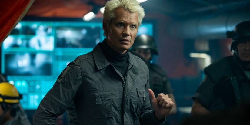 Kirsh (Timothy Olyphant) standing with soldiers in Alien: Earth.