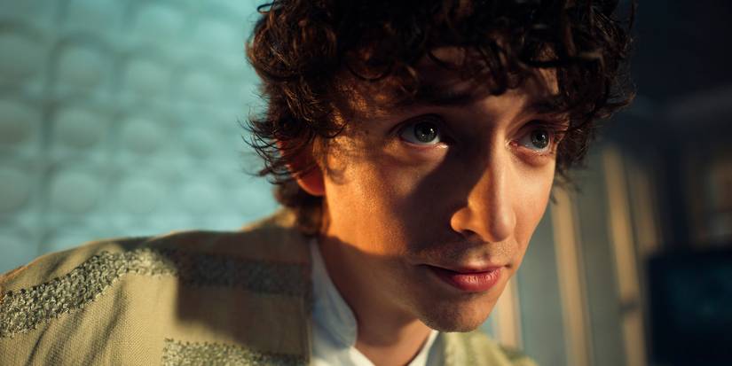 Samuel Blenkin as Boy Kavalier staring ahead in Alien: Earth.