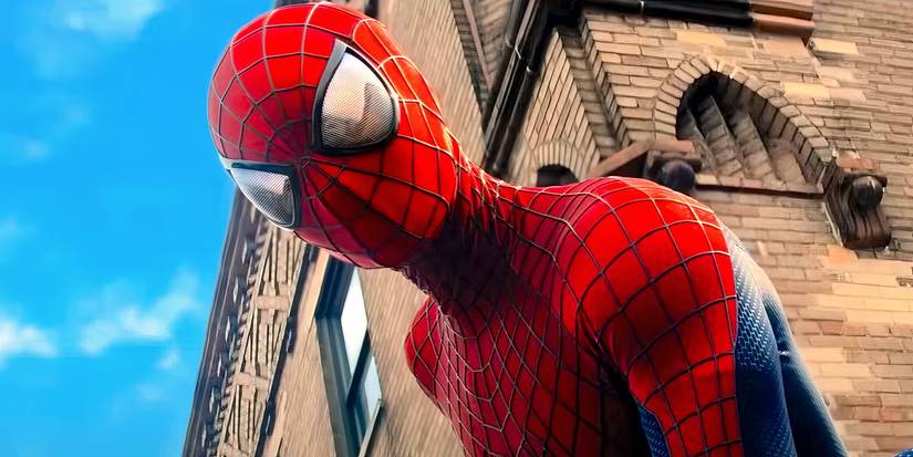Andrew Garfield in his superhero suit against the NY sky The Amazing Spider-Man 2