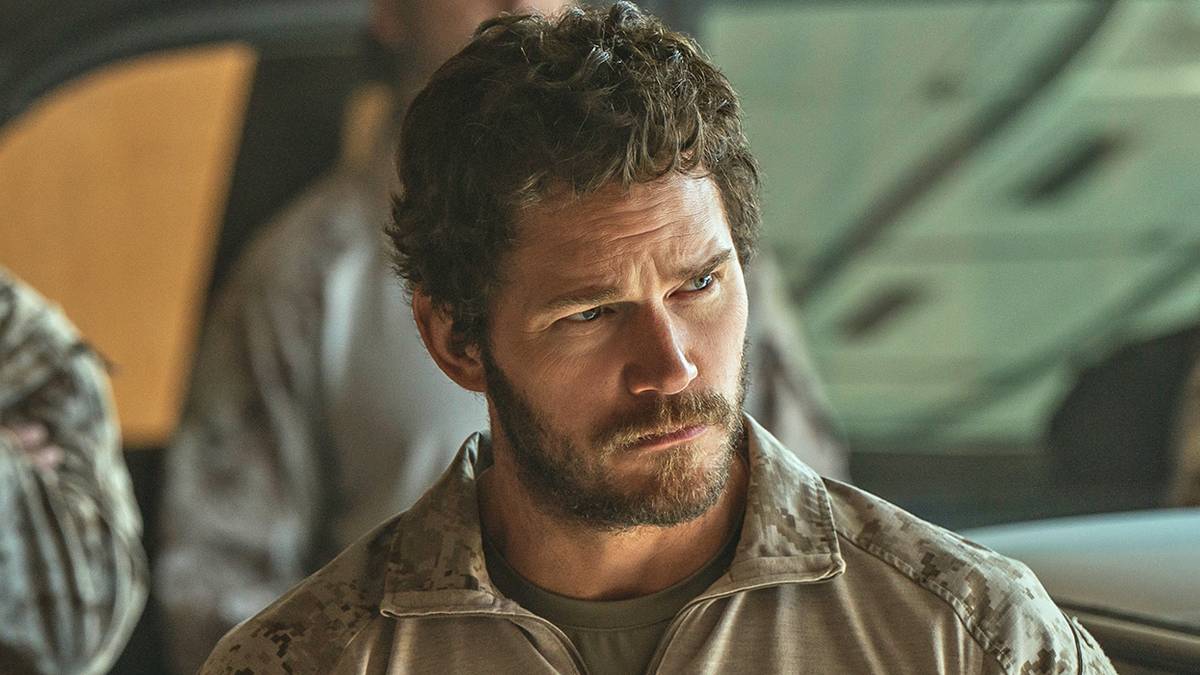 Chris Pratt listening at a briefing in Terminal List Dark Wolf.