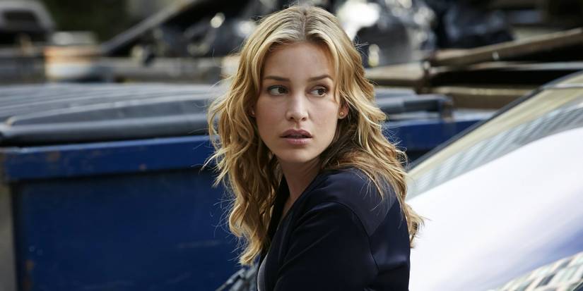Piper Perabo as Annie Walker looking over her left shoulder in Covert Affairs